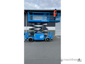 Runout Stock Sale!! Sinoboom 1018RD (33ft) Diesel Scissor — view 5
